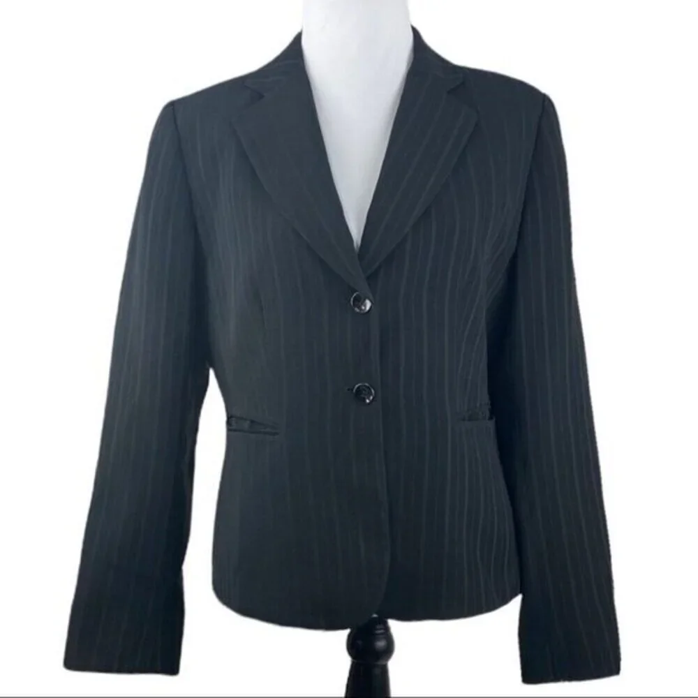 Tahari Arthur Levine Women Petite 10P Black‎ Pinstripe Two Button Blazer Jacket